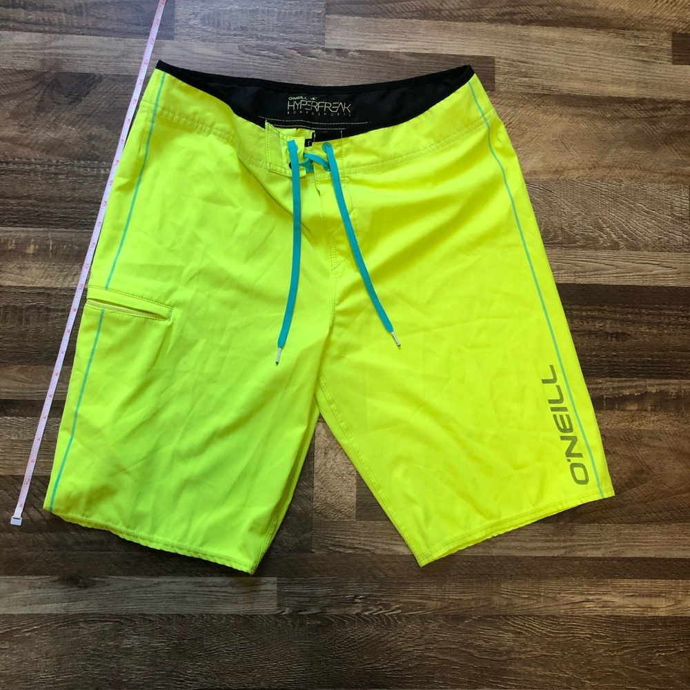 Men’s O’Neill board shorts size 32